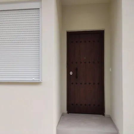 Comfort Cave * سالونيك